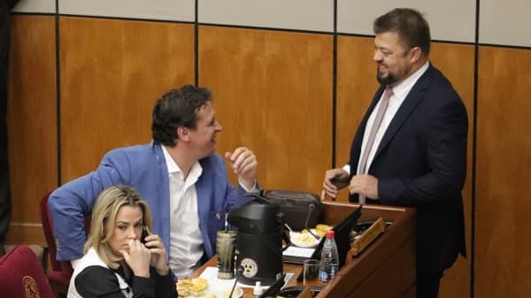 Fricciones en la ANR: Peña busca retener apoyo en el Senado