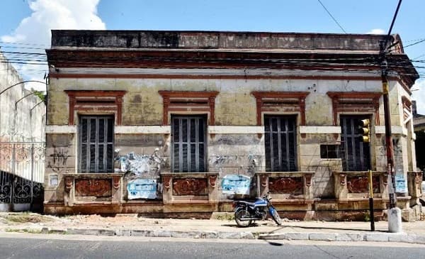 Edificios abandonados amenazan seguridad en Asunción