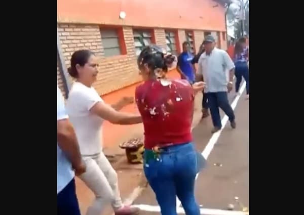 Arroyito: Tensión en aumento tras agresión a concejal y encadenamiento de manifestantes