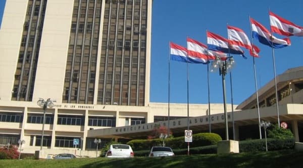 Fiscalía allana Municipalidad de Asunción en busca de documentos sobre bonos y “detergente de oro”