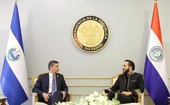 Nayib Bukele visitará Paraguay en octubre para reunión con Santiago Peña