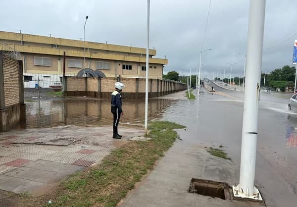 Inundaciones reaparecen en Costanera y cabecera del Puente Héroes del Chaco