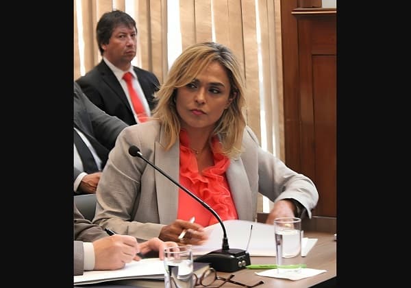 Stella Mary Cano queda sin fueros y enfrenta enjuiciamiento