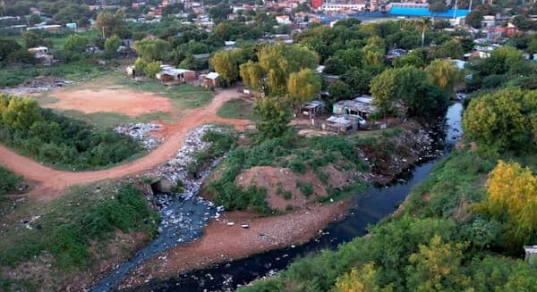 Asunción busca establecer plazos para la reubicación de industrias contaminantes en la Franja Costera