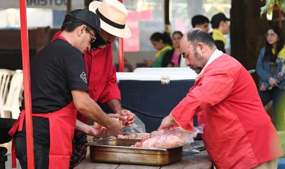 Teletón celebra 45 años con tradicional comilona solidaria
