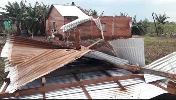 Temporal azota Yatytay: viviendas, escuela y silos dañados ️