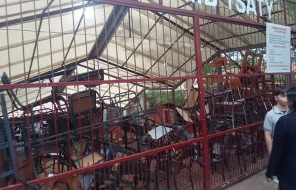Estudiantes toman colegio Ysaty en rechazo a exdirectora