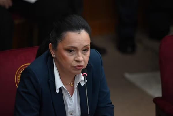 Senadora Paredes pide investigar a Zacarías y Abed por enriquecimiento ilícito