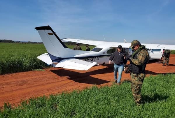 Defensa insiste en contar con ley de derribo de aviones