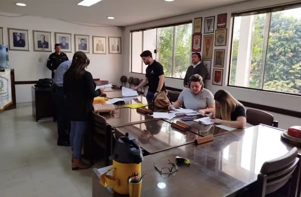 Fiscalía allana Cuartel General de Bomberos por presuntas irregularidades en compra de insumos