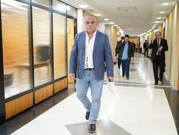 Bachi Núñez admite aumentos a diez funcionarios en el Senado
