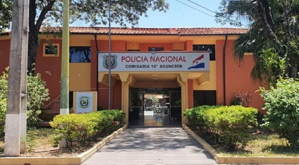 Detienen a tres policías por extorsionar a un joven