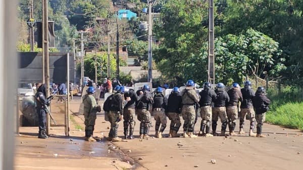 Desalojo en Ciudad del Este concluye pacíficamente tras tensas horas de enfrentamientos
