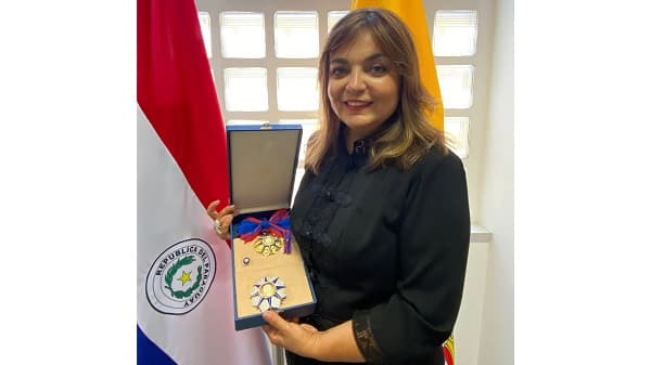 Vaticano condecora a embajadora paraguaya con Gran Cruz de Pío IX