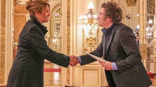 Embajadora paraguaya restablece lazos diplomáticos con Argentina