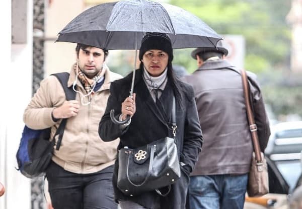 Domingo frío con lluvias dispersas en gran parte del país