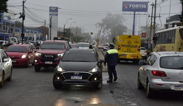 Nuevo semáforo prohíbe giro en Eusebio Ayala y Cedro