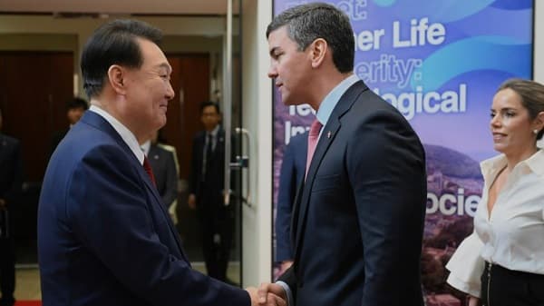 Diplomacia tensa: El tren de cercanías, en la cuerda floja