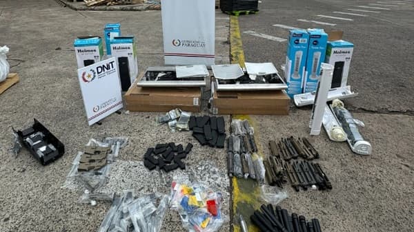 Incautación de partes de armas de grueso calibre en el Aeropuerto Silvio Pettirossi