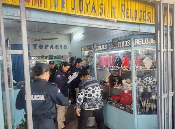Violento asalto en el Mercado 4 deja a joyero herido