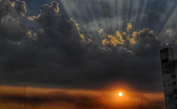 Jueves cálido con cambios en el viento y lluvia en el horizonte