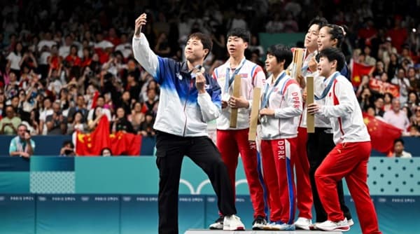 Histórica selfie une a las Coreas en podio olímpico de París