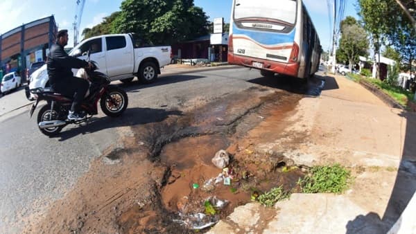 Lambaré sufre crisis vial mientras autoridades evaden responsabilidad