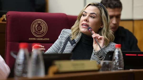 Cartismo impulsa ley contra ONG, desafiando a Peña