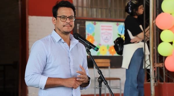 Tuit polémico del jefe de gabinete enciende la capital