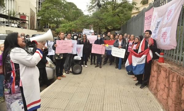 Pacientes oncológicos exigen cambios radicales en el Ministerio de Salud