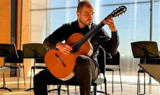 Guitarrista paraguayo Rubén Portillo brilla en escena musical de EE.UU.