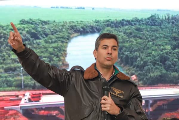 Peña designa políticos en consulados superando límite legal