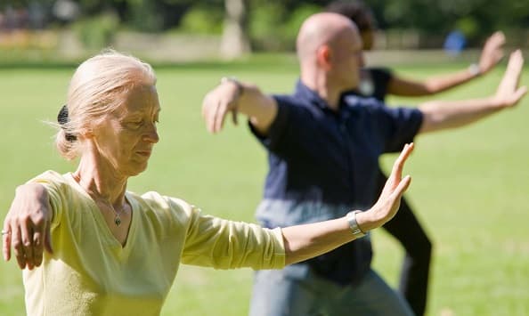 Tai Chi fortalece cuerpo y mente según estudios de Harvard