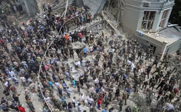 Ataques rusos causan muerte y destrucción en varias ciudades ucranianas