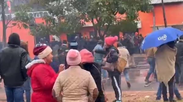 Caos en Arroyito: Represión policial deja heridos y detenidos