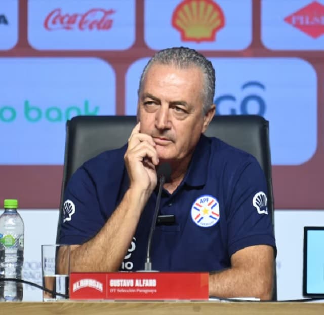 Alfaro completa nómina de la Albirroja con jugadores locales