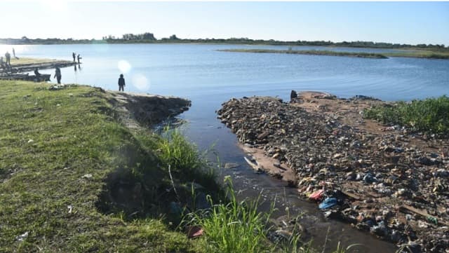 Estudio revela alta presencia de microplásticos en Bahía de Asunción