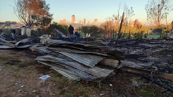 Damnificados por incendio resisten reubicación en Asunción