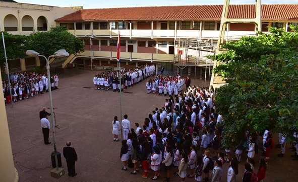 Protesta estudiantil sacude histórico colegio de Asunción