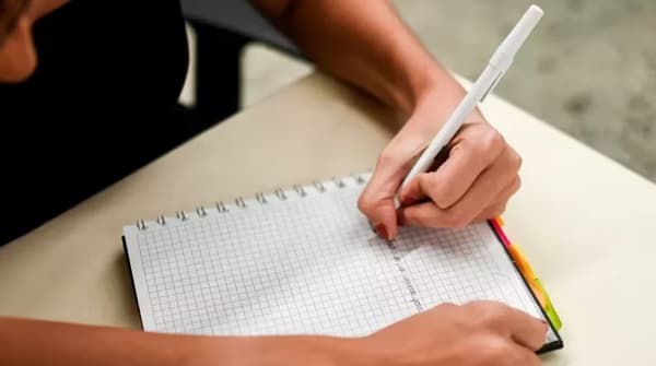 Educación paraguaya desatiende necesidades de estudiantes zurdos