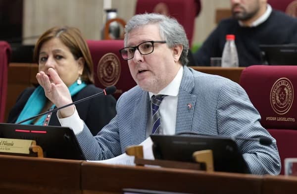 Filizzola cuestiona licitación oftalmológica del Ministerio de Salud