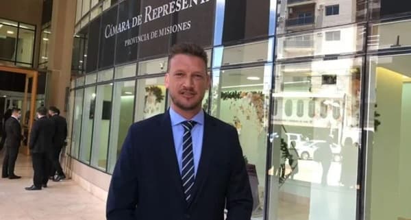 Legislador arrestado en caso de explotación infantil