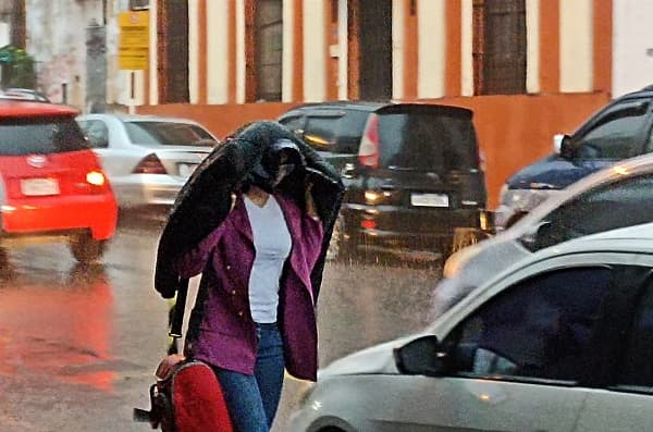 Frente frío trae lluvias y bajas temperaturas a Paraguay
