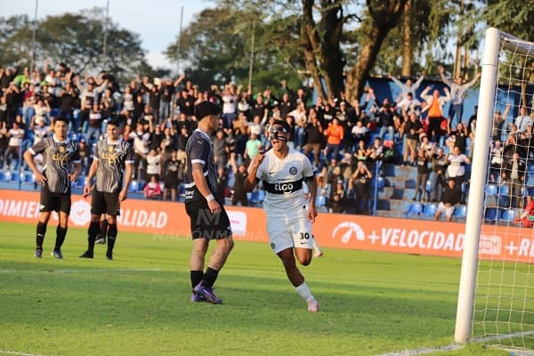 Olimpia arrasa a Libertad en una exhibición de poderío