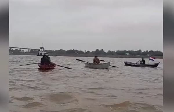Pescadores bloquean río en protesta contra extracción ilegal