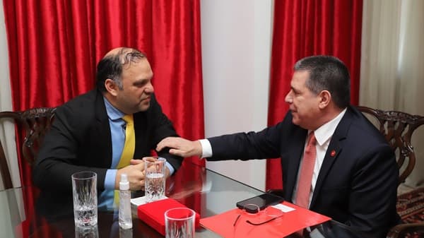 El ocaso de la disidencia colorada: Varela se rinde ante el imperio cartista