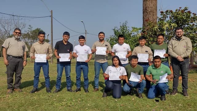 ANDE capacita a funcionarios indígenas como guardaparques en Alto Paraná