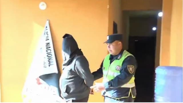 Chofer niega cruzar semáforo en rojo y cuestiona control de la Caminera