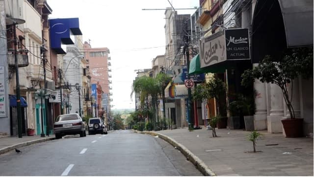 Viernes fresco a cálido con alta humedad y vientos del sur