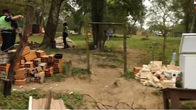 Desalojan a 140 familias de terreno en Piquete Cué, Limpio